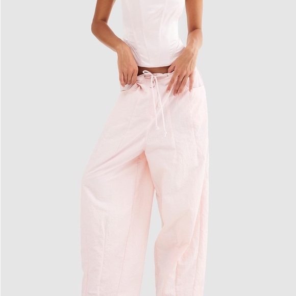 Brand new with tags- LIONESS PINK LOW RISE PANTS NEVER BEEN WORN - Picture 6 of 9